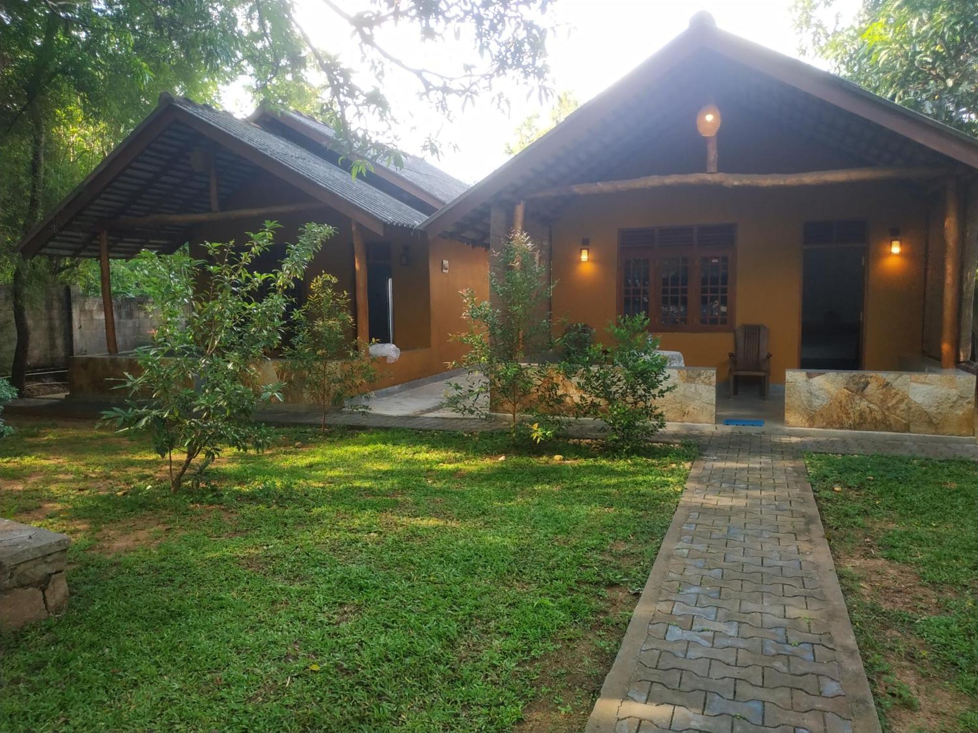 Four Seasons Safari Resort Udawalawa อุดาวาลาเว ภายนอก รูปภาพ